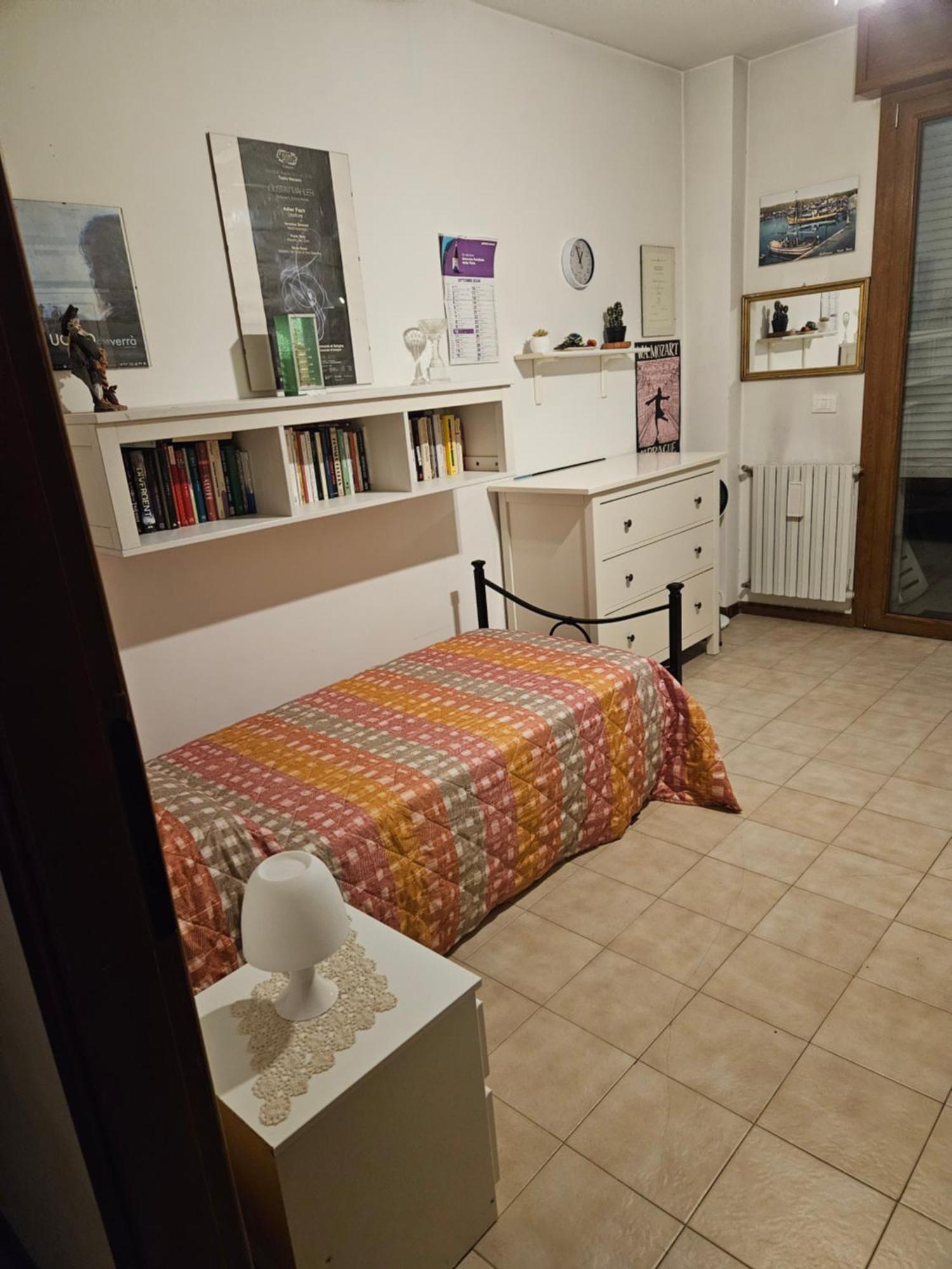 Stanza In Appartamento Privato Zona San Vitale Bolonia Exterior foto
